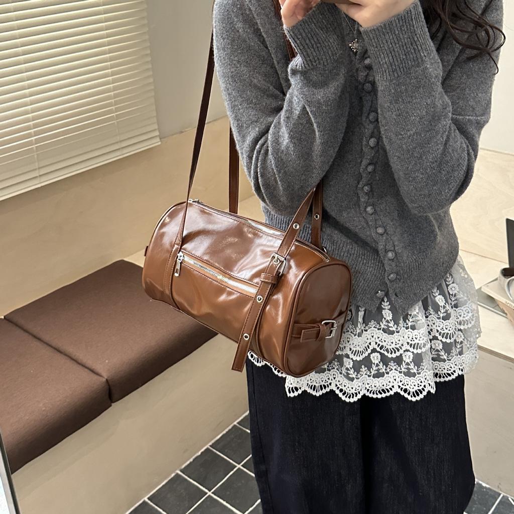 Large capacity pillow bag retro oily leather bag women's versatile simple shoulder bag Boston commuter handbag