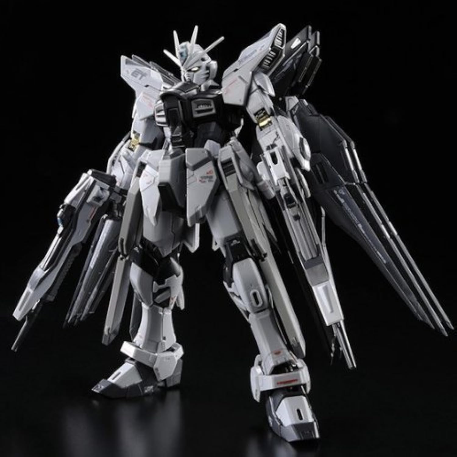

RG Strike Freedom Gundam Деактивированный режим Пластиковая модель Bandai 1/144 ZGMF-X20A (Премиум Эксклюзив)