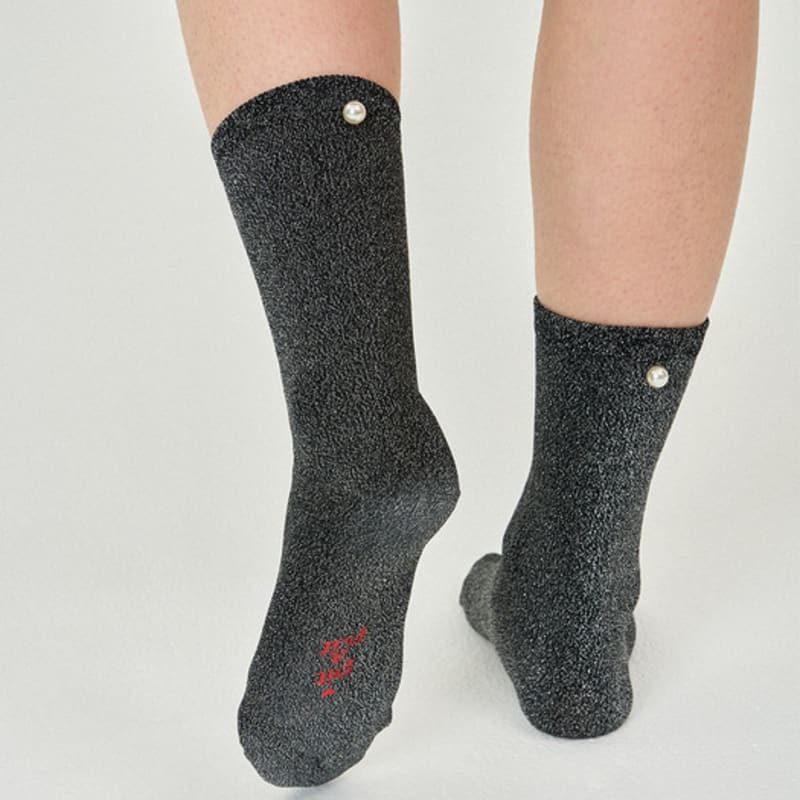 MONTH IN MONTH OUT Pit a Pat Glitter Socks _ BLACK&SILVER