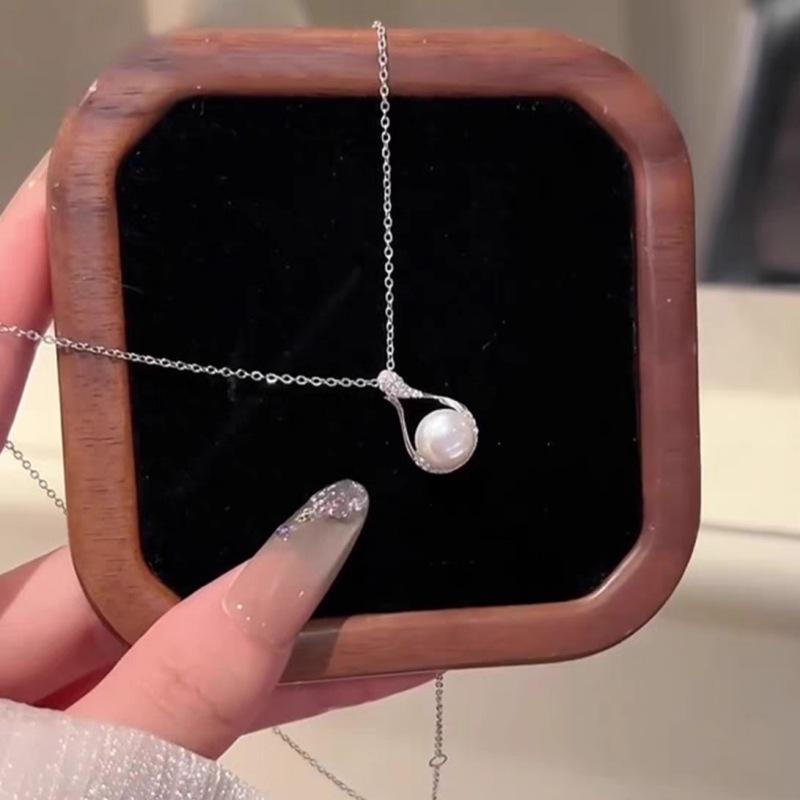 New Necklace for Women, French Style, Gentle Temperament, High-end Feeling, Water Droplet Shaped Versatile Collarbone Chain