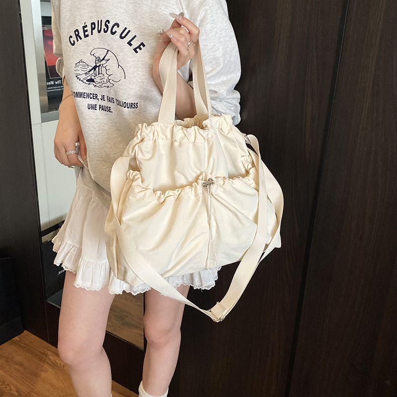 “Koreansk plisserad minimalistisk axelväska - Mångsidig & Chic” (2025)”