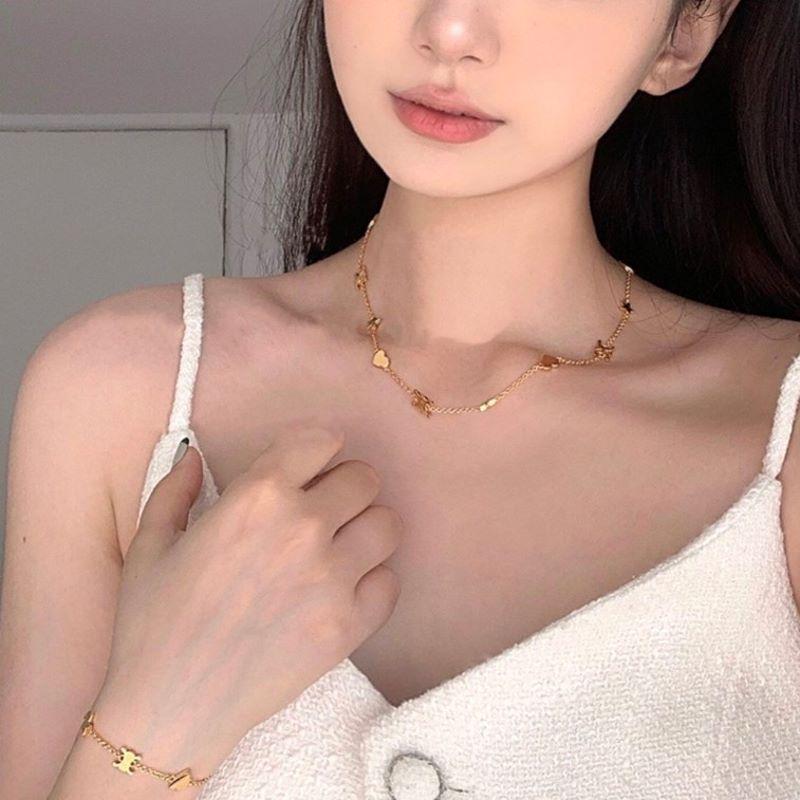 Gold Heart Star Necklace - European & American High-End Clavicle Design, Celebrity Style Titanium Steel.