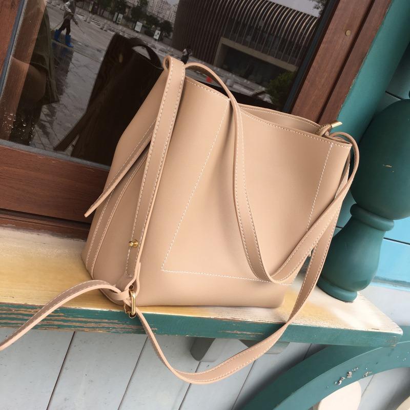 

New Fashion Korean and Japanese Style Trendy Solid Color PU Leather Single Shoulder Simple Large Bag Crossbody Handbag for Women Apricot color