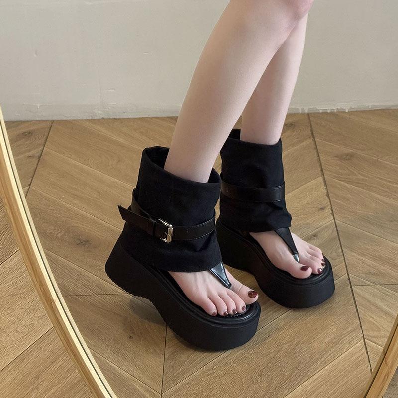 New thick-soled color-matching wedge pants boots~ Korean version of round head splicing sleeve flanging belt buckle high-heeled short boots for women