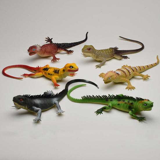 Lizard Model Toy Built-in Whistle Simulated Animal Tricky Vent Toy Solid Model Ornament PVC Reptile Figurine Lizard Squeeze Toy Party Favors