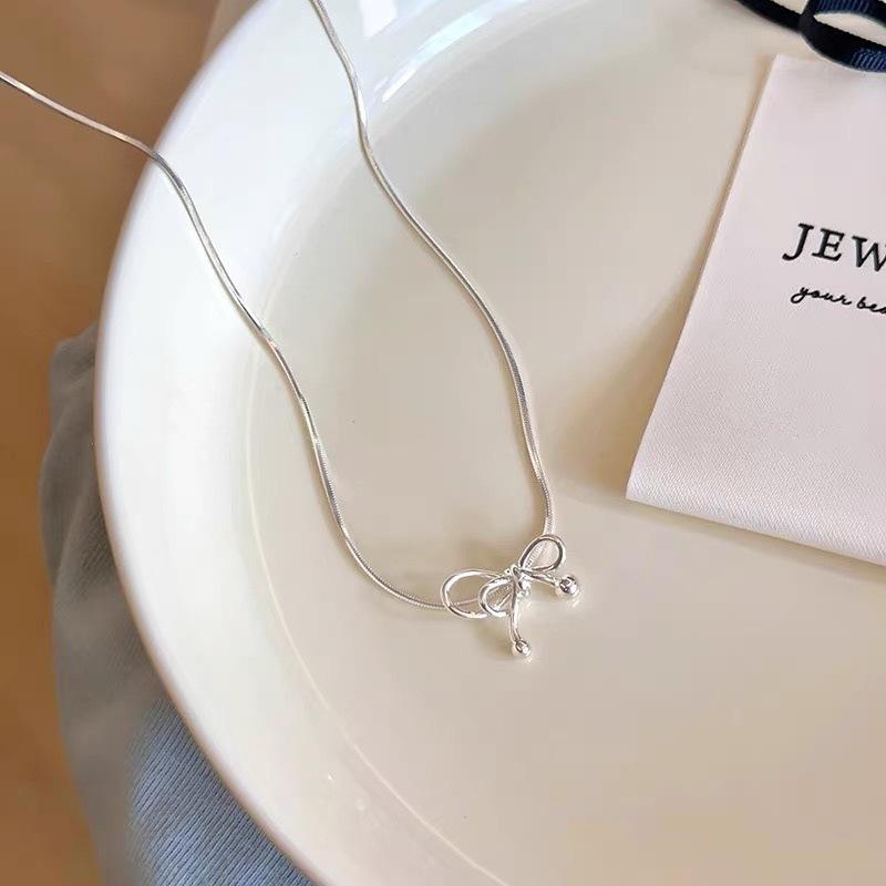 Line Bow Necklace Women's Light Luxury Niche Design Exquisite Simple Versatile Premium Sense Necklace Girlfriend Tide