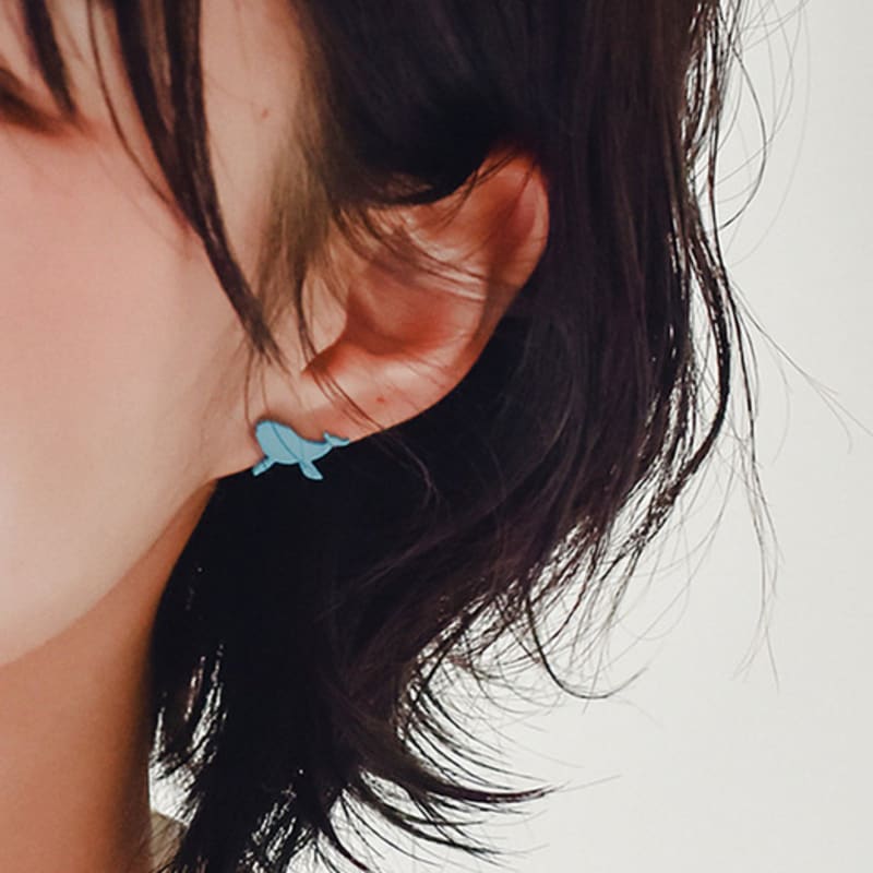 

lanterna Whale Silhouette Earring -1ea (4colors) white