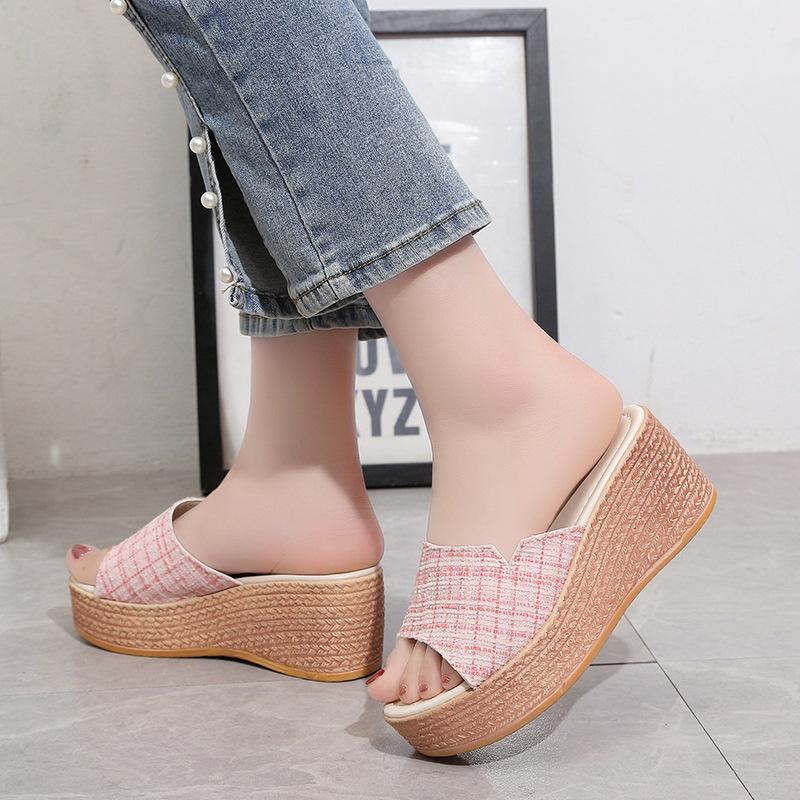 Mode 2025 Sommer Neu Vielseitige Mode Oberbekleidung Schräger Absatz Coole Slipper Dicke Sohle Lässig Schlicht Bequeme Damen-Slipper