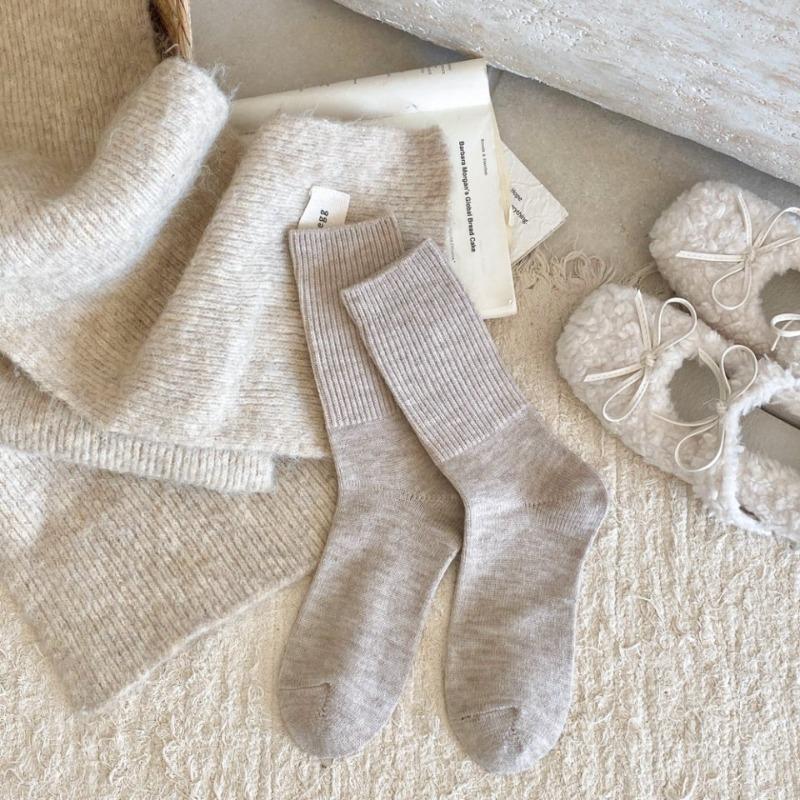 Winter Thickened Wool Socks, Solid Color Soft and Warm Mid-calf Socks, Women's Cold-resistant Snow Socks, Cashmere Pile Long Socks