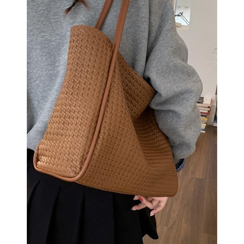 Retro Woven Pattern Bag Women's 2025 New Autumn Fashion High-end Tote Bag Large-capacity Shoulder Commuter Bag