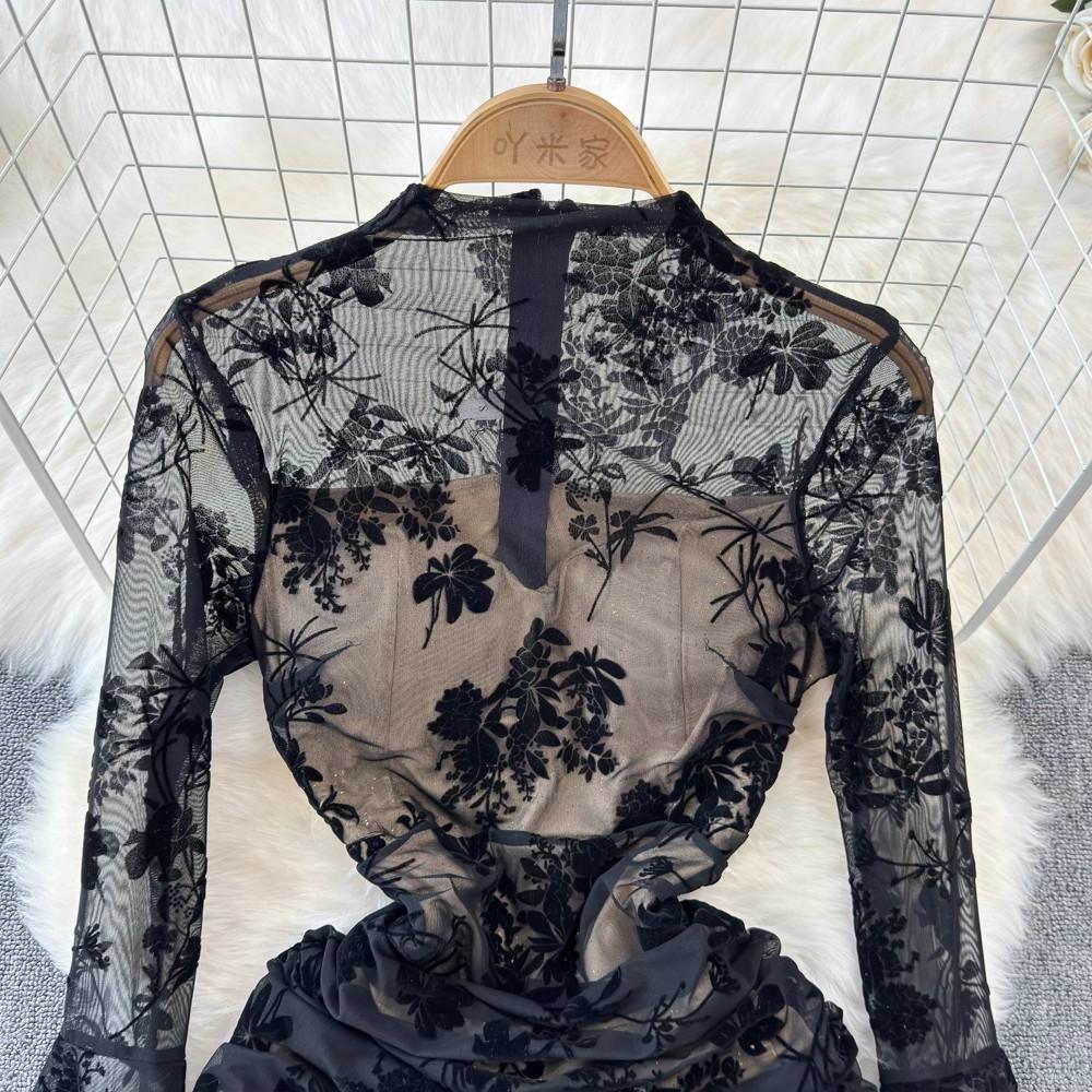 Abito in maglia sottile stampato in velluto sexy francese per le donne Abiti lunghi da banchetto a sirena in rete con maniche svasate eleganti estive