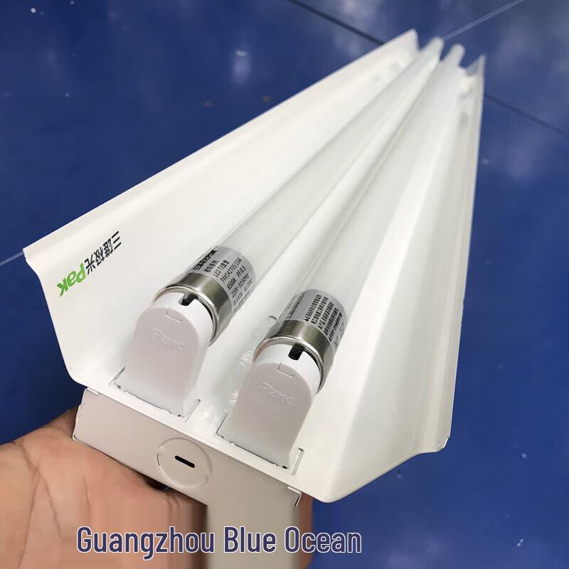 Apparecchio per lampade fluorescenti T8 doppio con coperchio piatto