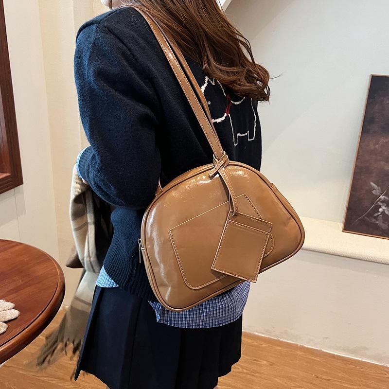 

Сумка премиум-класса, нишевая, женская, 2025, осень-зима, новая, трендовая и универсальная, популярная в этом году зарубежная модная плечевая сумка коричневый