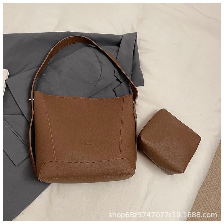 Niche design bucket bag 2025 new large-capacity commuter shoulder messenger women's bag fashion casual tote bag