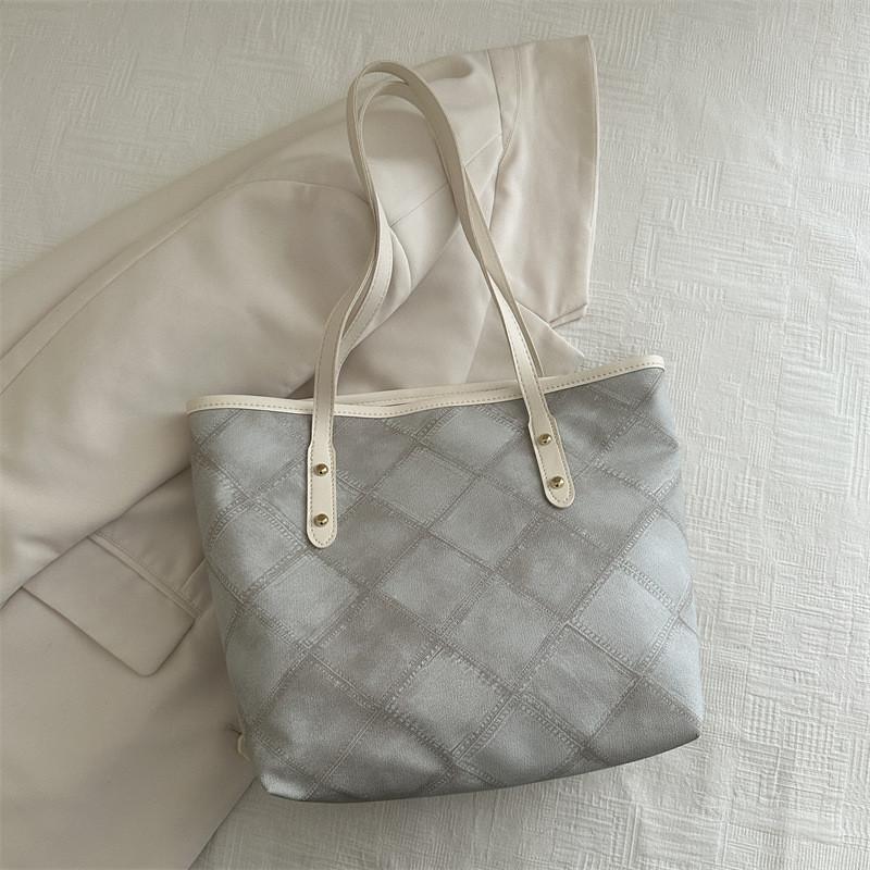 Stylish Street Canvas Tote Bag For Women With Zipper Closure And Interior Phone Pocket Perfect For Daily Use And College Classes