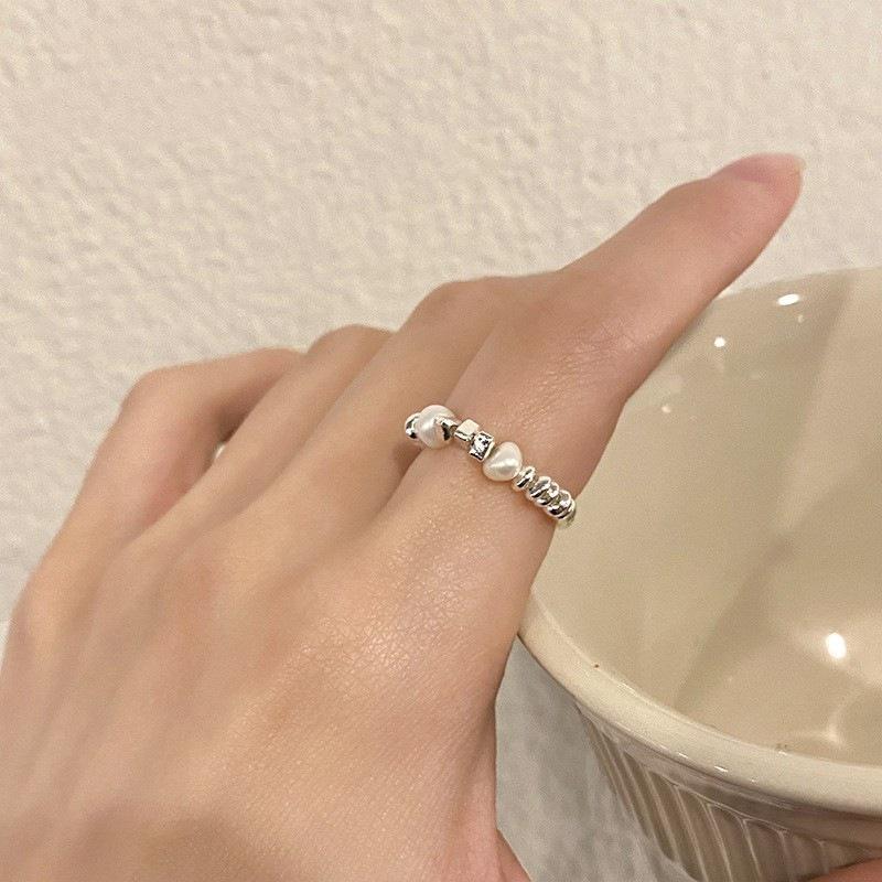 Elegant Irregular Silver Foil Pearl Stretchy Ring - Modern Style for Women