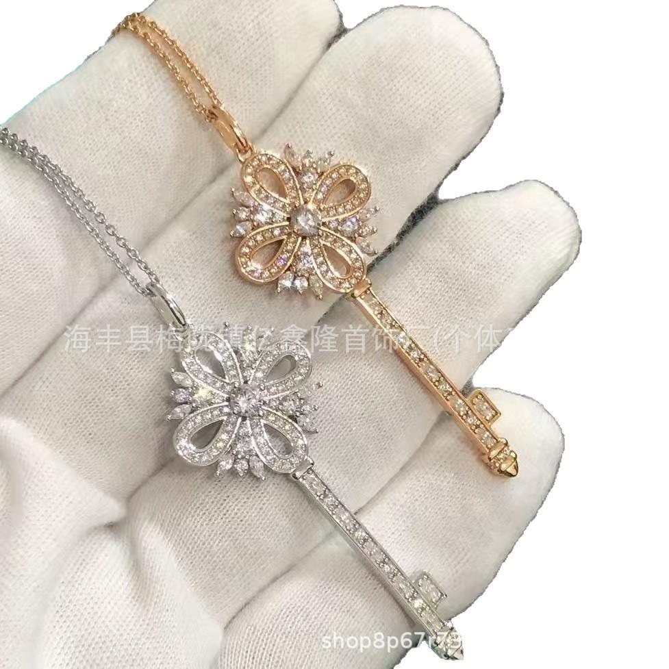 Premium T Brand 18K Gold Plated Snowflake Sunflower Pendant Necklace