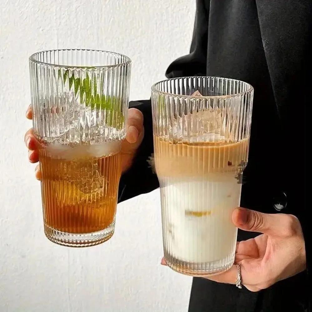 600ml Streifen Glasbecher mit Deckel und Strohhalm Transparente Trinkgläser für Saft Wasser und Eiskaffee Tassen Becher Trinkgeschirr