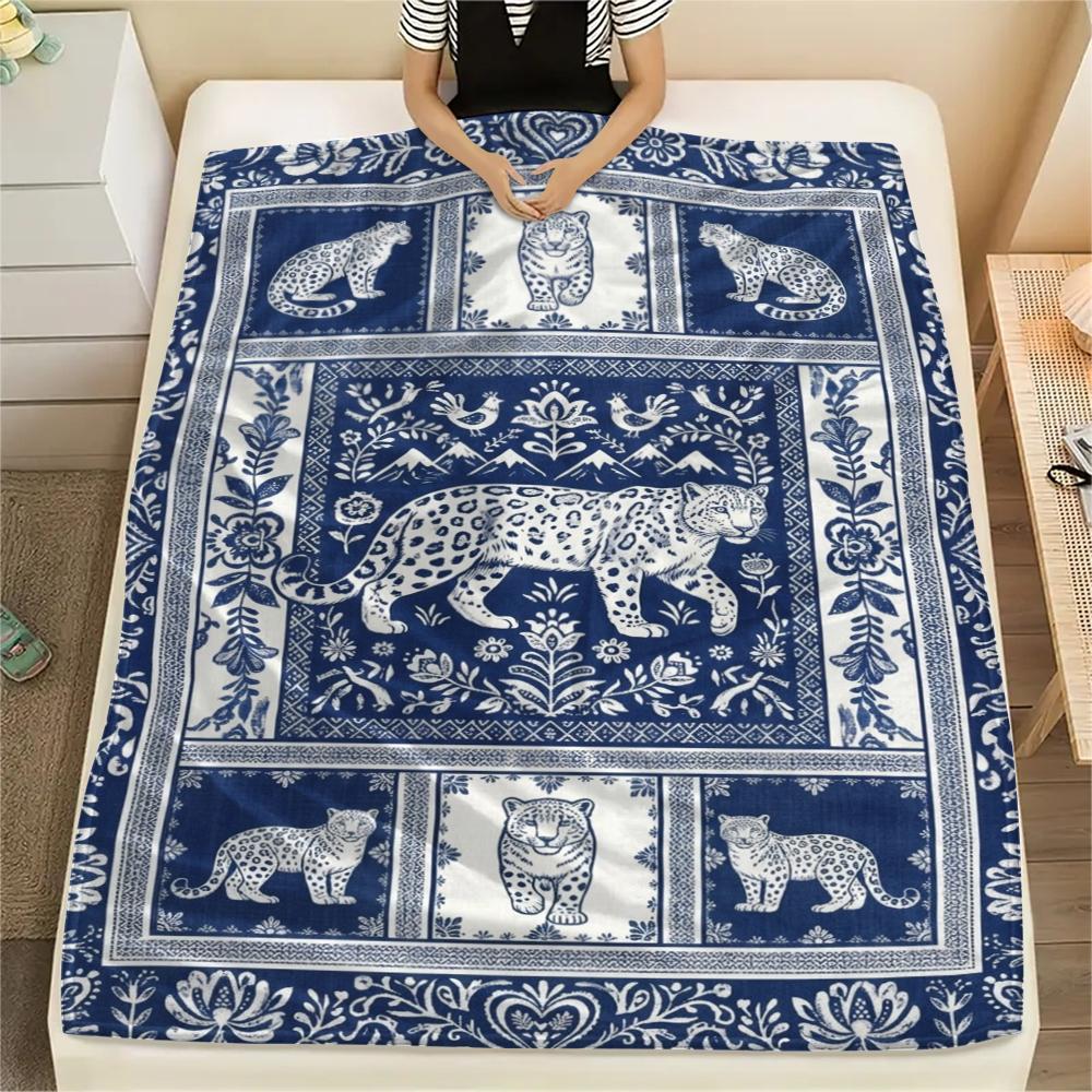 

Snow Leopard Animal Print Flannel Blanket, High quality Comfortable for All Seasons, Home Decor, Warmth and Comfort, Perfect for Christmas Gifts117 80cm x 120cm