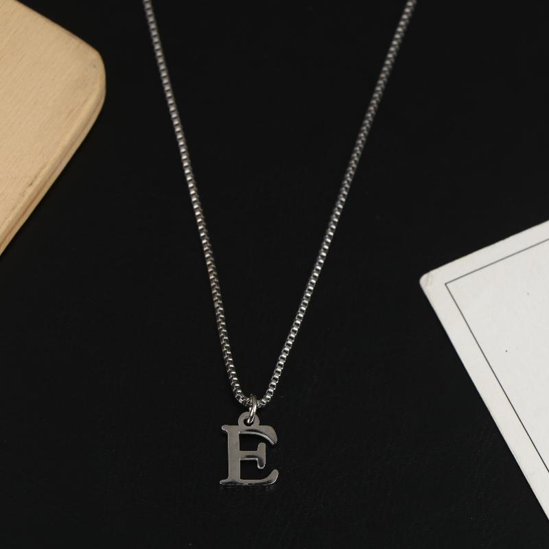 Naszyjniki z wisiorkami z literami A-Z Stal nierdzewna Prosty naszyjnik Stylowy Dla Kobiet Mężczyzn Codzienna biżuteria Prezenty