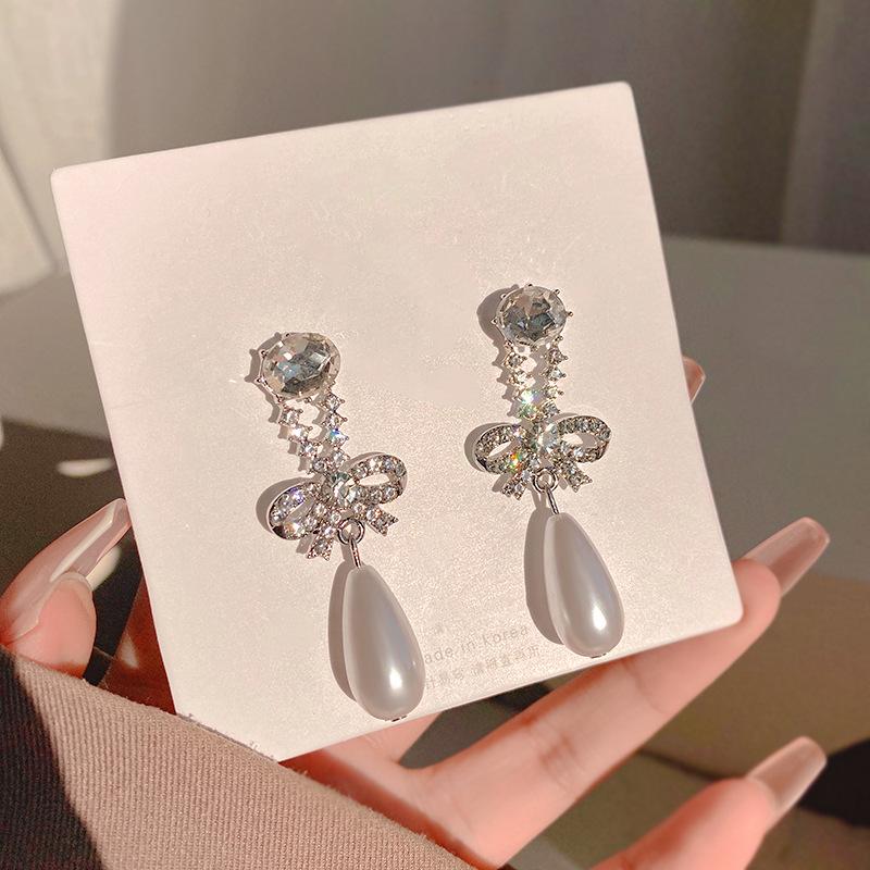 Cercei Lungi Coreeni cu Ciucuri și Perle - Cercei Eleganți de Lux pentru Femei