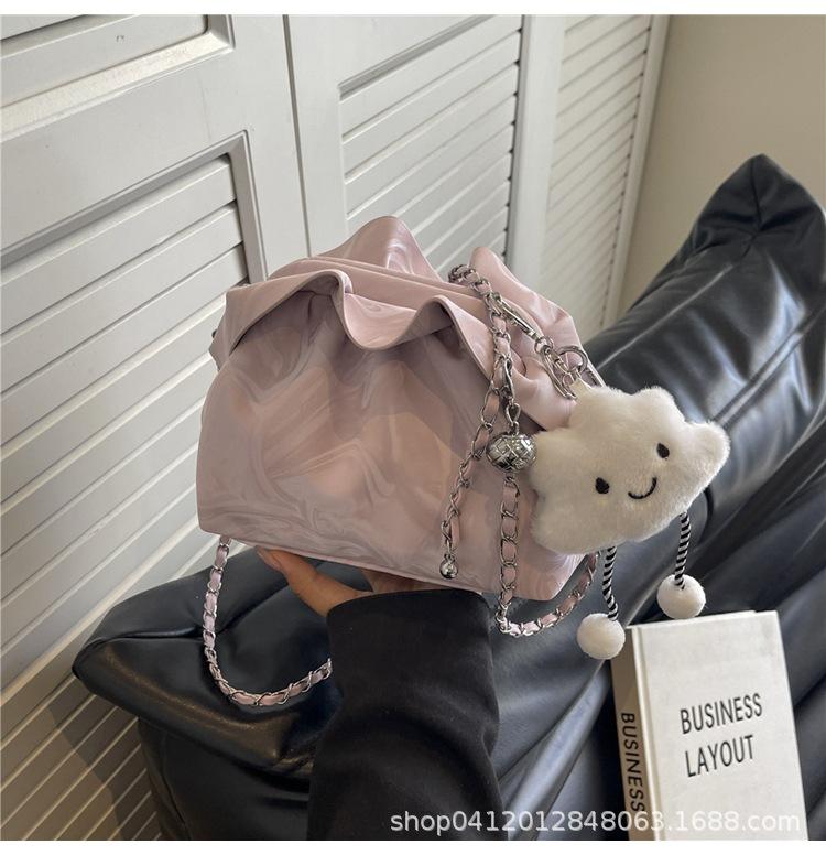 

Интернет-знаменитость зарубежный стиль кружевной клатч маленькая сумка женская 2025 новый нишевый дизайн сумка-мессенджер на цепочке сумка на плечо для通勤