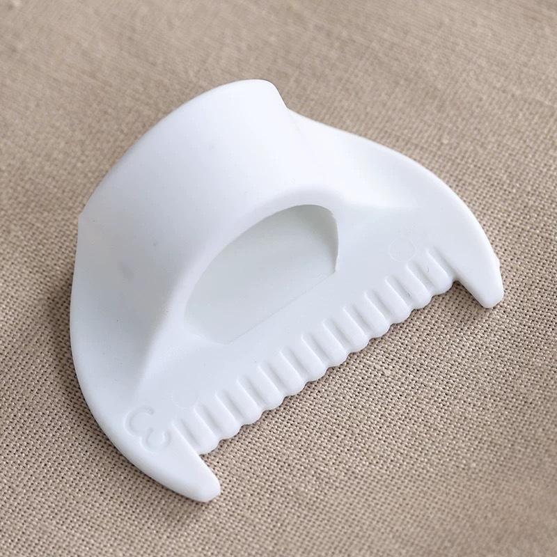 

1 шт. Простые инструменты для сшивания - Прочный пластиковый фиксатор края и инструменты для шитья для начинающих и пожилых людей, шаг 3 мм, идеально подходят для ручной работы DIY