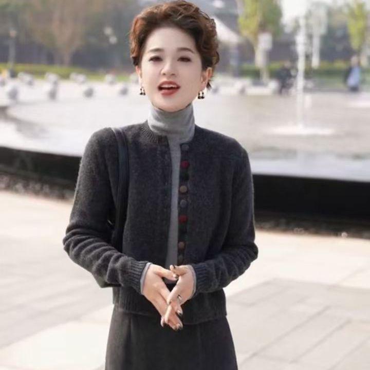 Wine Red Knitted Cardigan T-Shirt, Long-Sleeved, Chic Winter Fashion for Women