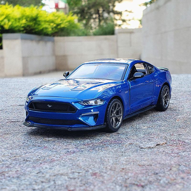 

1:34 Ford Mustang GT 2018 Muscle Car Модель из сплава Игрушечный автомобиль Литье под давлением Звук и свет Автомобильные игрушки для детей Автомобиль