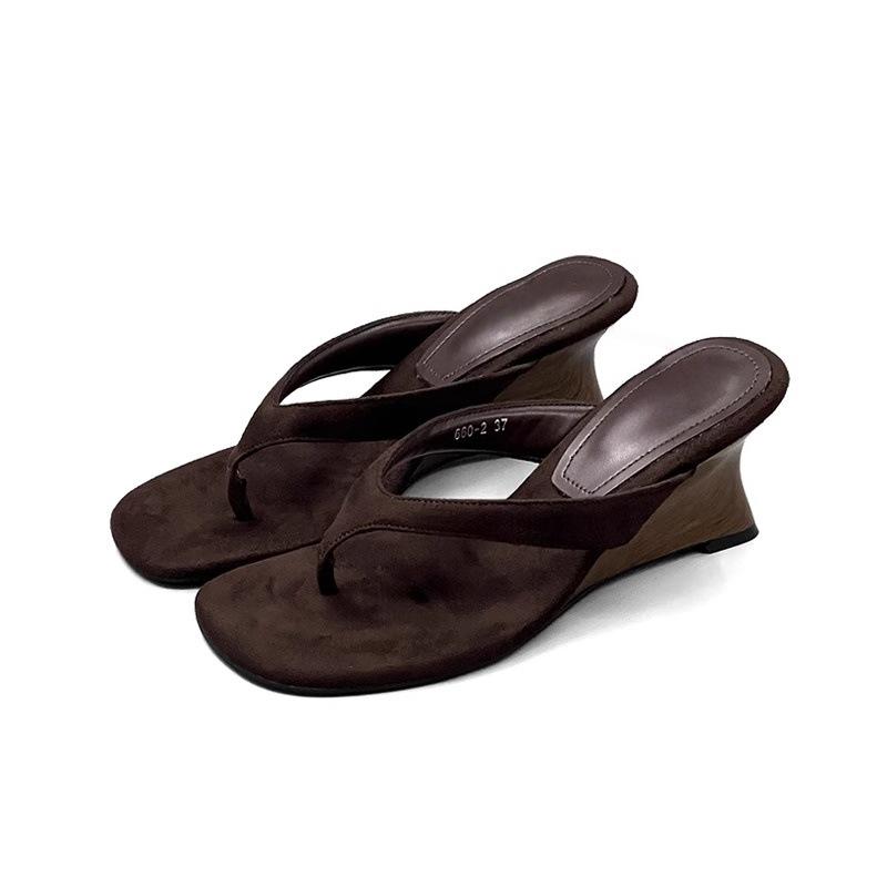 Europäische und amerikanische Oberbekleidung Sandalen mit Keilabsatz Sommer 2025 neue Pendler-Mode vielseitig mit Rock Zehen-High Heels Damen