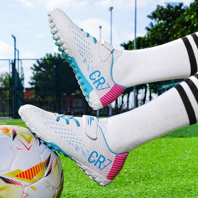Ein Paar Kinder-Fußballschuhe für alle Jahreszeiten aus Leder mit Stollen, Strapazierfähige Fußballschuhe, Größen 28-39, MZ-2601-1 30 weiß