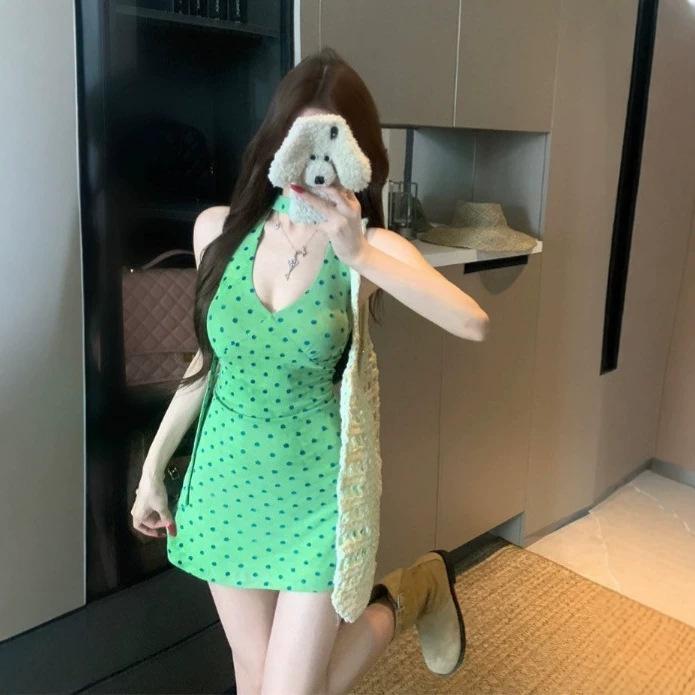 Sweet and Spicy Wind Green Polka Dot Dress Women's Summer V-neck Neck Suspender Skirt Vacation Wind Waist and Thin Short Skirt