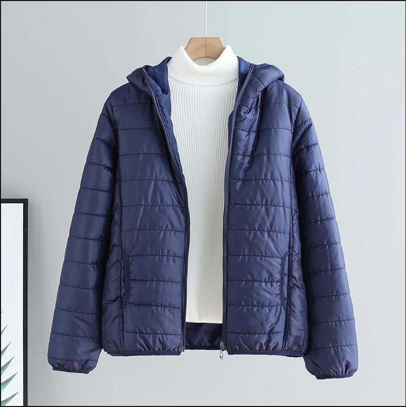 Giacca Leggera Imbottita in Cotone da Donna Nuova Invernale 2025 Cappotto in Cotone Sottile Ampio Corto Parka da Donna con Cappuccio Cappotto Capo d'Abbigliamento Esterno da Donna