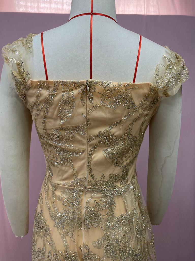 Rochie de seară elegantă pentru femei, stil palat retro european și american 2025, cu design mulat pe șolduri și fustă amplă.