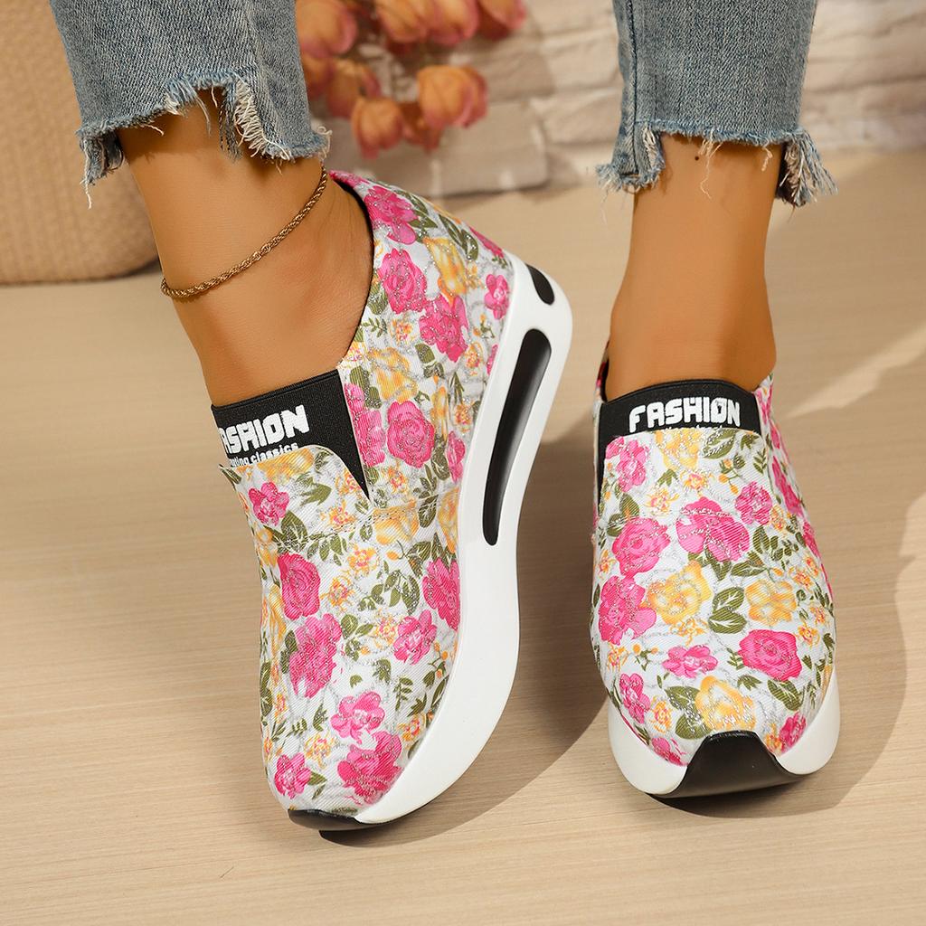 Fashion Women's spring and autumn large-sized, color-matched, light-cut, fashionable, thick-soled, comfortable and casual single shoes
