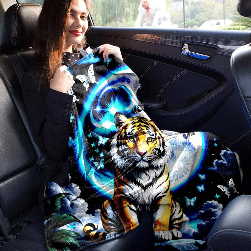1pc Tiger Printing Lightweight Flannel Blanket, Comfortable and Warm Blanket, for Camping Sofa Bed and Couch Office, in All Seasons
