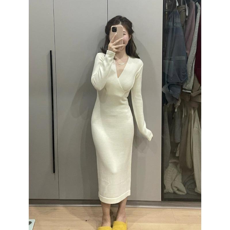 Temperament, advanced sense, super good-looking and thin coat, long-sleeved knitted white dress with base inside