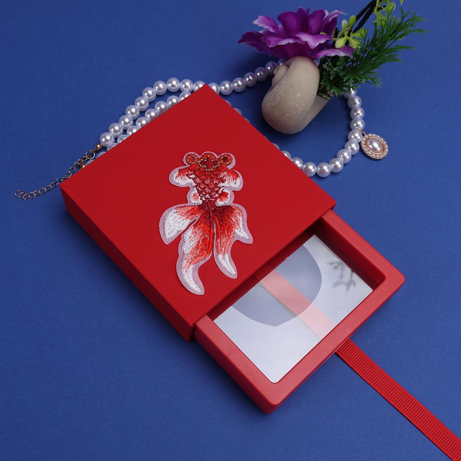 Chinese Retro-Style Gift Box for Bracelets, Necklaces, and Fridge Magnets