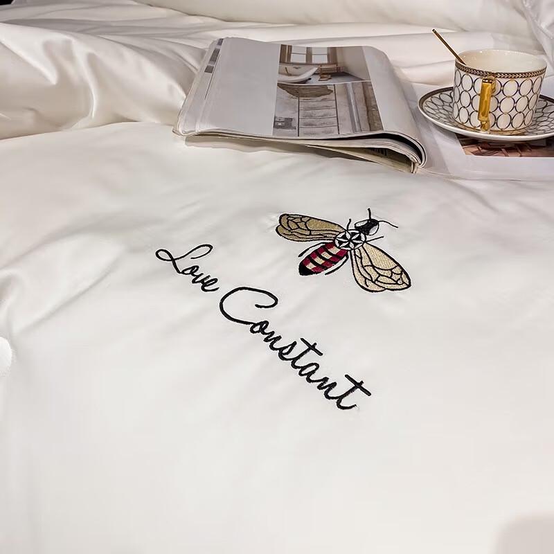 Yiyiai Honeybee Quilt