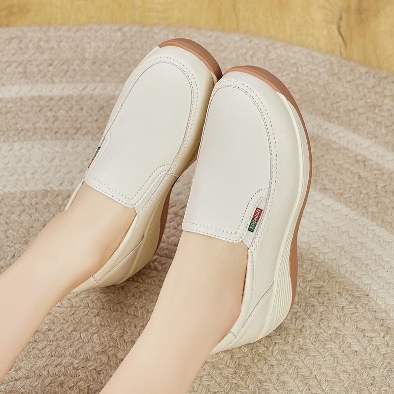 Soft-soled women's summer new hollowed-out one-pedal mother shoes, light mouth light muffin shoes women
