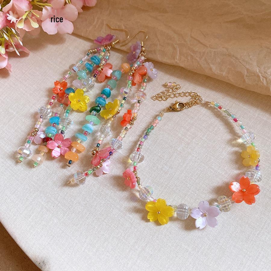 Elegant Resin Flower Bracelet: Colorful Floral Beads with a Luxurious Feel