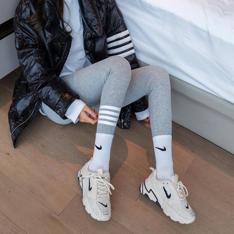 

Женские осенние тонкие облегающие леггинсы с принтом и резьбой, эластичные брюки для йоги с высокой талией, женские кальсоны, высокая эластичность для голых ног Extra large size (125-75kg recommended)