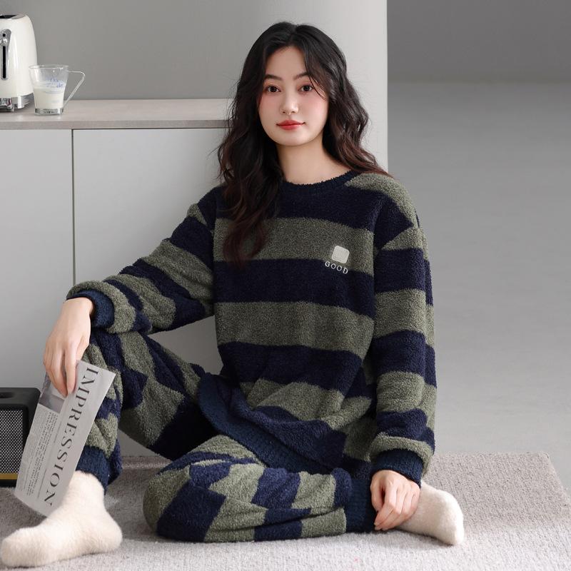 Half Fleece Pajamas Women'S Winter Thickened Fleece Warm Autumn And Winter Coral Fleece Soft Can Be Worn Outside Loungewear