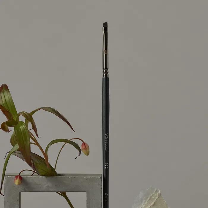 

722 diagonal eyeshadow