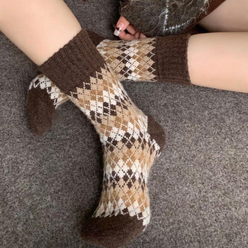 Winter Multi-color Checked Wool Socks for Children, Thick and Warm, Made of Premium Wool, Featuring A Retro Style Reminiscent of The Isle of Fear.