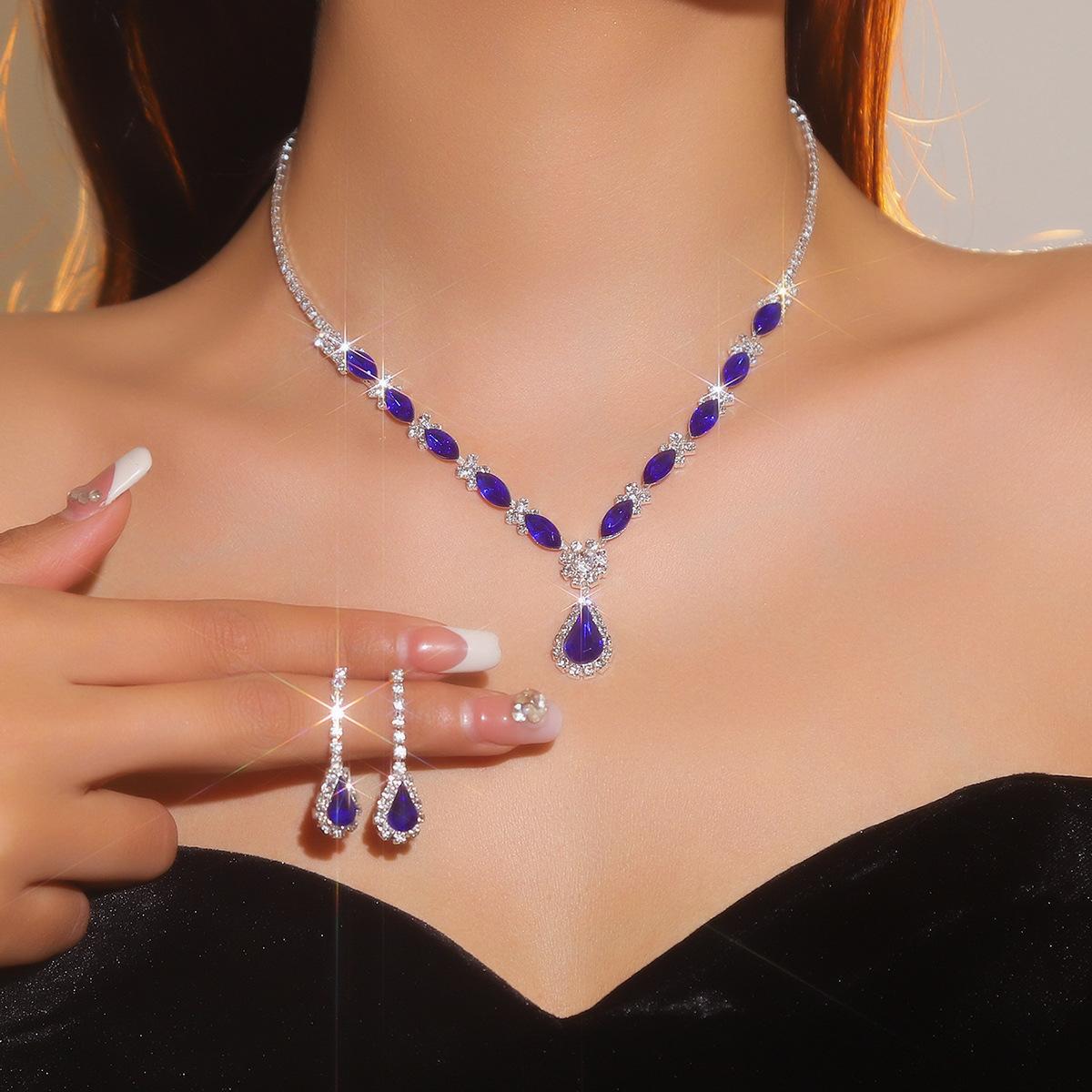 

Комплект из двух частей ожерелья и серег с красными блестящими стразами, роскошный комплект из двух частей ожерелья и серег