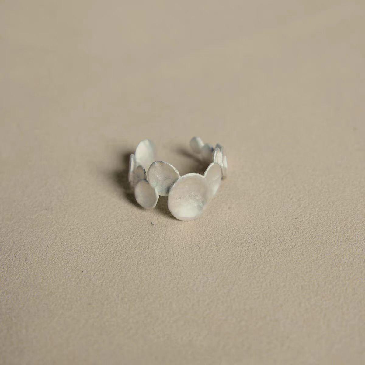 

Элегантное нерегулярное белое кольцо-браслет - роскошный осенне-зимний дизайн для женщин