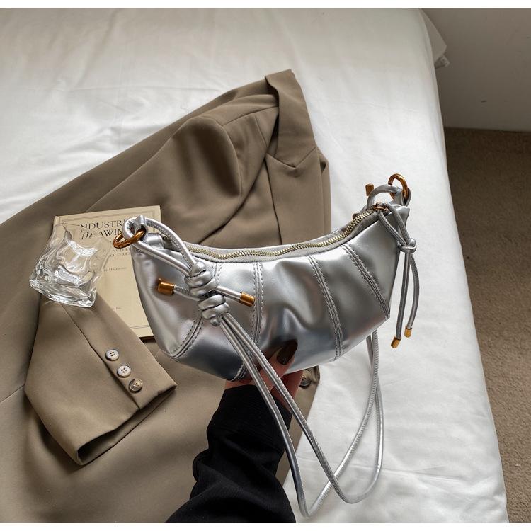 Retro niche horn dumpling bag 2025 new trendy Korean version niche mobile phone bag fashionable shoulder messenger women's bag