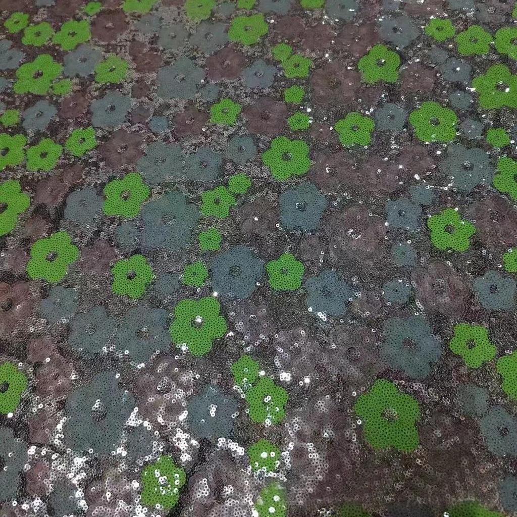 90cm/lot 1,2m široká látka s flitrovou výšivkou a korálky s motivem květu švestky, dámské svatební a vystoupení oděvy, obuvní materiál, taška, módní látka