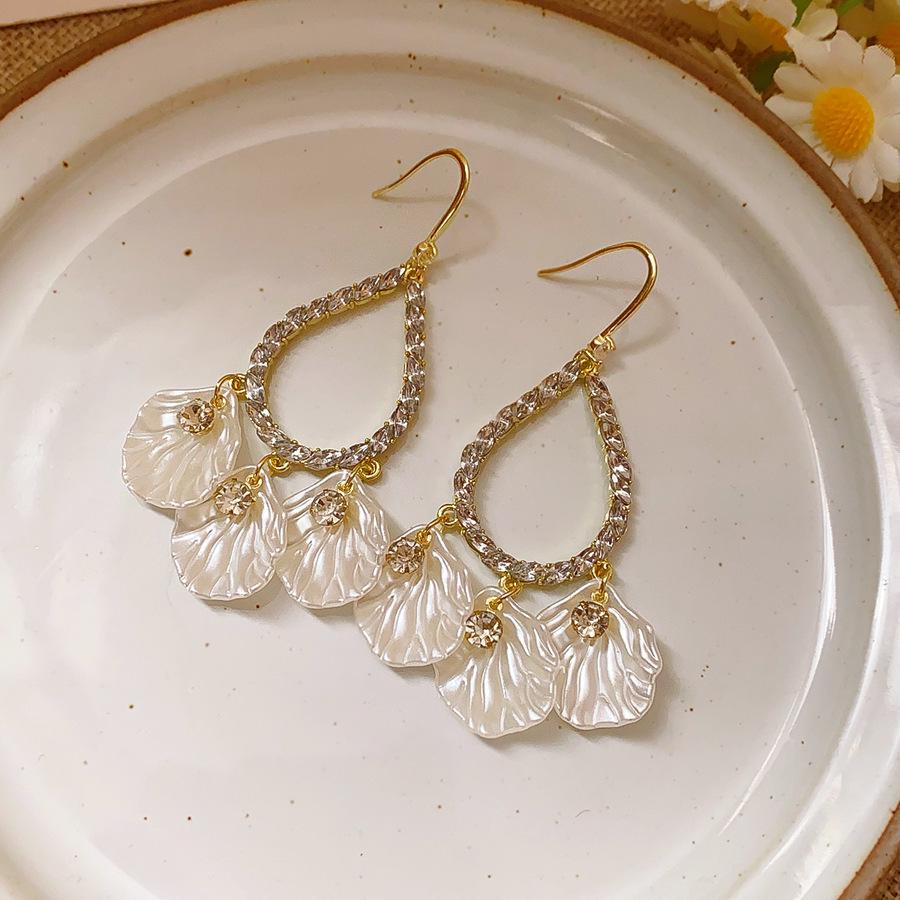 Silver Needle Resin Flower Tassel Earrings: Vintage, Versatile, Light Luxury Fashion Jewelry for Women